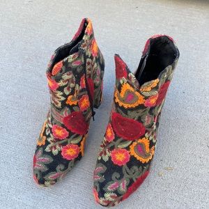 Mia Womens ankle booties. In perfect condition. Never worn.